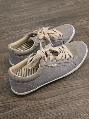 Taos Footwear Women’s Gray Canvas Sneakers with Cream Laces